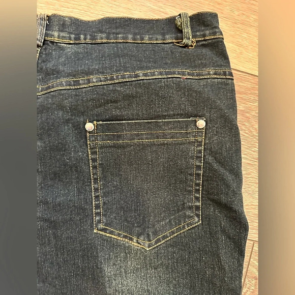 Venus Boot Leg Jeans SZ 36 Dark Wash Long Floral Embroidery Pattern EUC - Picture 7 of 8